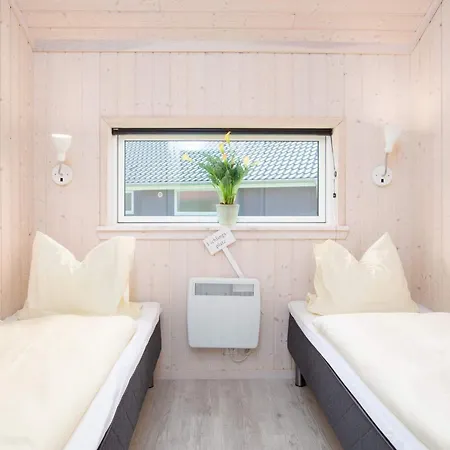 Semesterbostad Grobenbrode Villa, Hot Tub *